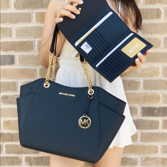 BUNDLE Michael Kors navy blue tote& wallet - Picture 3 of 5